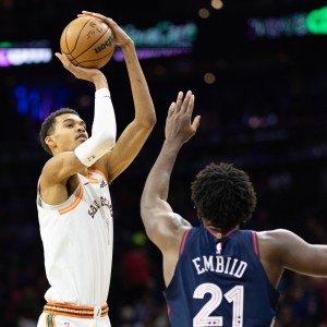 PG电子-大帝VS外星人！恩比德此前两战文班保持全胜 前者擅攻后者能防