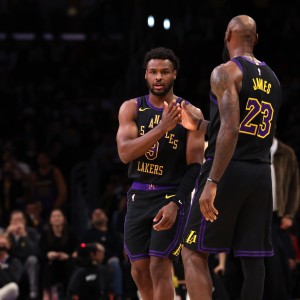 夸梅：亚历山大把勒布朗的的脚给打软了 这是不是就是避战之王？